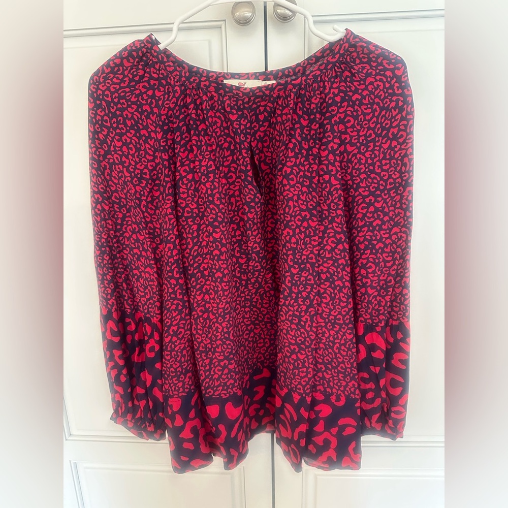 Vineyard Vines Red and Blue Patterned flowy blouse. Size medium. Like new.